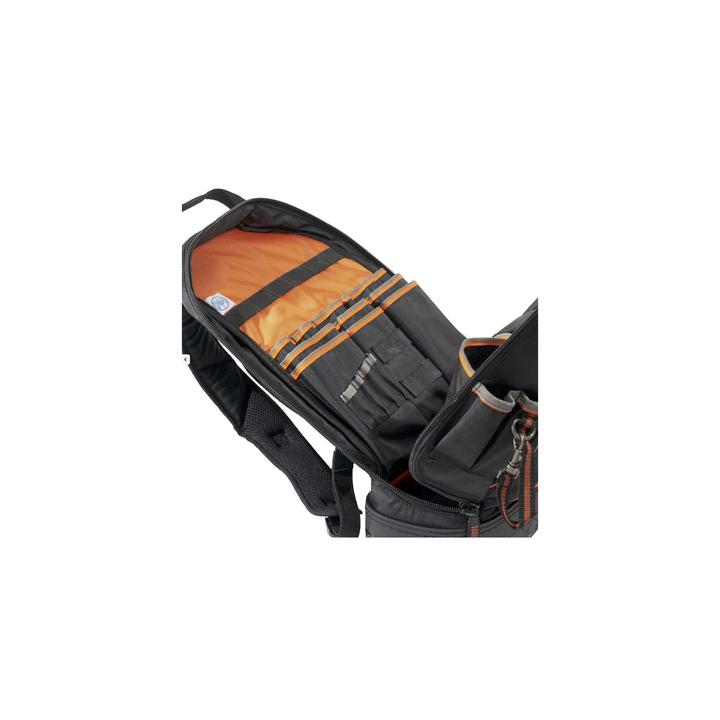 Mochila para herramientas Tradesman Pro™ de 36,8 cm en color negro con 39 bolsillos (No incluye herramientas).