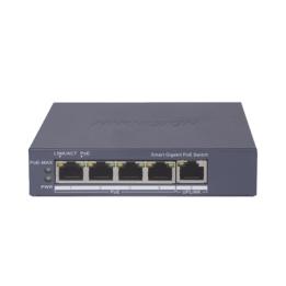 Switch Gigabit PoE+ / Administrable / 4 Puertos 1000 Mbps PoE+ / 1 Puerto 1000 Mbps Uplink / Configuración Nube