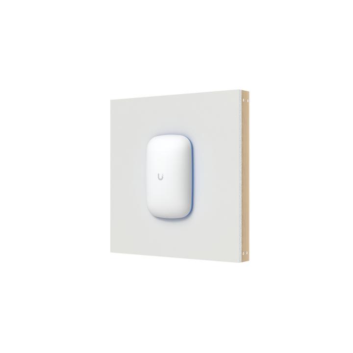 Extensor WiFi 6 UniFi, se conecta directo al tomacorriente, hasta 5.4 Gbps, repite SOLO WiFi de equipos UniFi.