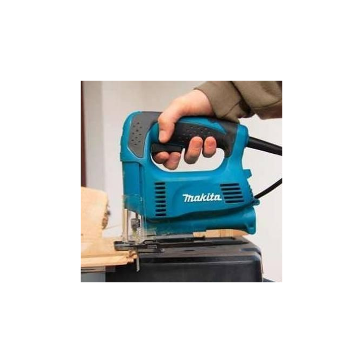 Sierra Caladora Ligera, con Inclinación de Corte / 450W / Incluye estuche.