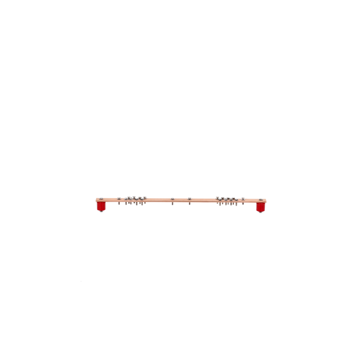 Barra Distribución Tierra Rack 19 in / Cobre 100% / 550A / Aisladores Rojos / 0.64 cm (0.25 in) / J-STD-607-A