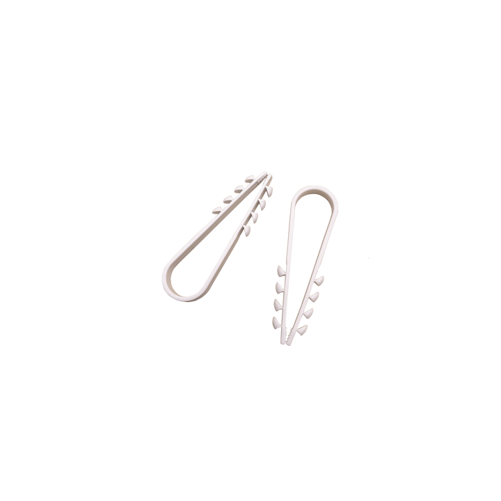 Bolsa con 100 clips sujetadores de plástico para cables de 19 a 25 mm. Ideales para instalaciones en pared, brindan