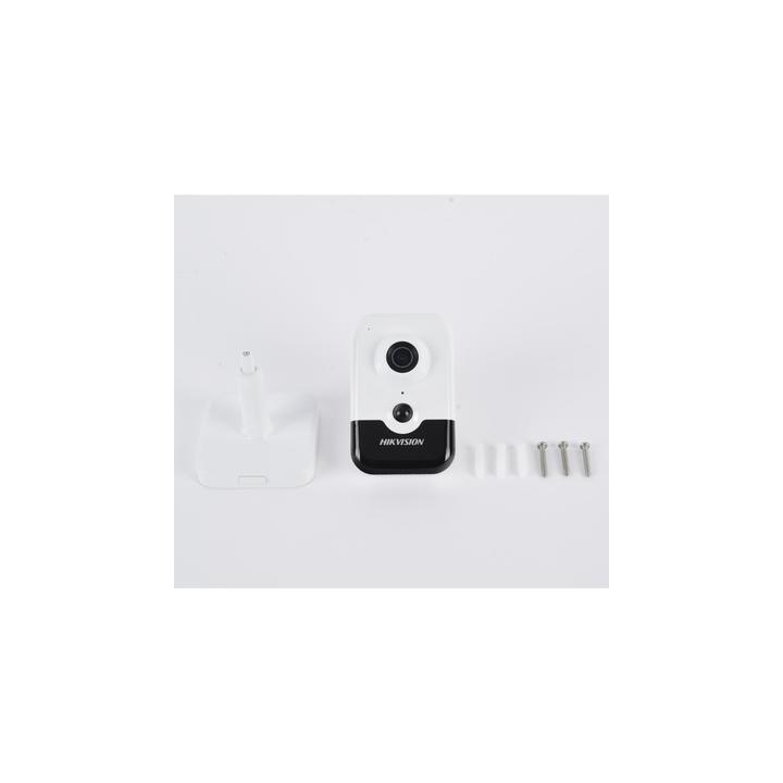 Cubo IP 4 Megapixel / Serie PRO / Lente 2.8 mm / 10 mts IR EXIR / PoE / Sensor PIR / H.265+ / Interior / Audio de Dos