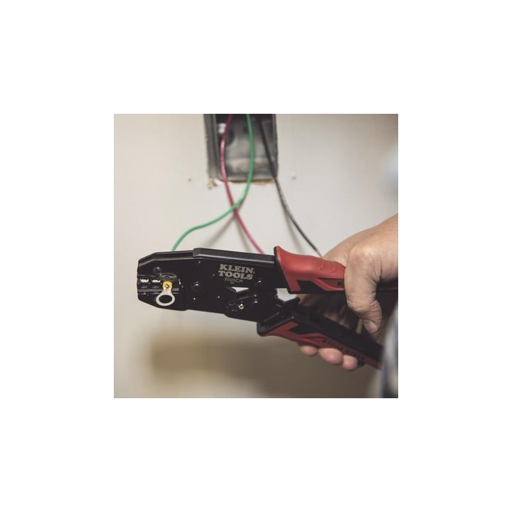 Pinza Ponchadora para Terminales con Aislamiento en Cable de Cobre Sólido y Trenzado de 10-22 AWG.