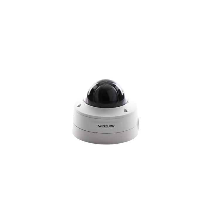 Domo IP 8 Megapixel (4K) / Lente Mot. 2.7 a 13.5 mm / 40 mts IR EXIR / Exterior IP66 / IK10 / DARKFIGHTER / Audio y