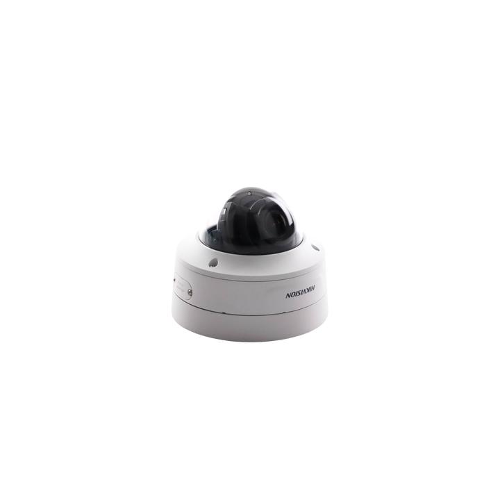 Domo IP 8 Megapixel (4K) / Lente Mot. 2.7 a 13.5 mm / 40 mts IR EXIR / Exterior IP66 / IK10 / DARKFIGHTER / Audio y